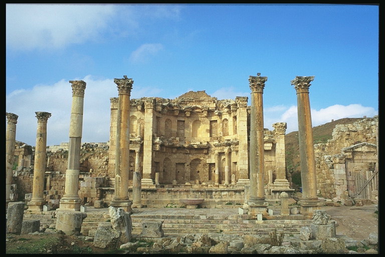 Типовий вигляд будівлі для проживання стародавніх грецьких правителів