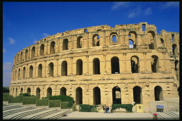 Antik Roma Coliseum dünyanın her yerinden turist çeken