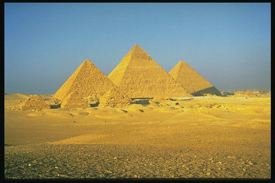 Жёлтые пирамиды пустыни таят богатую историю полную событий