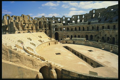 Древний римский амфитеатр после реконструкции готов к проведению боёв гладиаторов