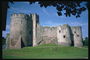 Starożytny angielski zamku w trawnik zachowania idealny