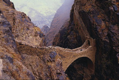 Nebezpečné cihlový most na horách