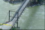 Аварийный мост через речку с быстрым течением