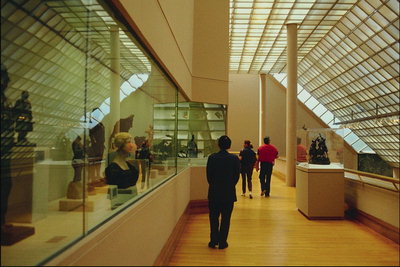 Выставочный центр. Стены с фигурного стекла