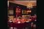 Ресторан. Круглый стол с красной скатертью, свечи, стулья
