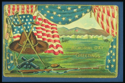 Razglednica v čast spomina na dan. Larger klobuk, orožje in zastave Amerike