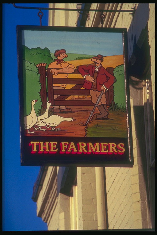 Poľnohospodárov. Tabuľkou zobrazujúca dva poľnohospodári neďaleko drevenou bránou