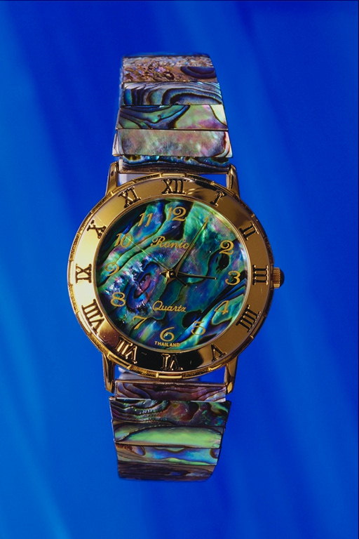 Aukso laikrodžiai su spalvoto akmens