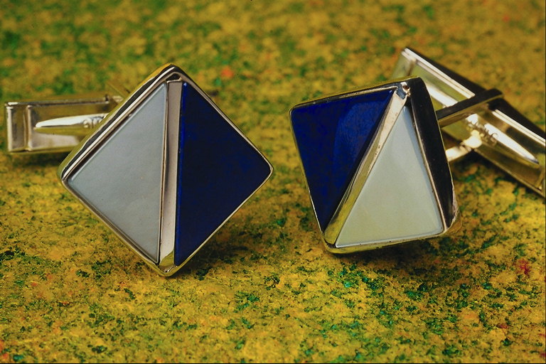 Boutons de manchette carré avec triangulaire en pierre blanche et bleu foncé