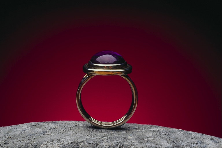 Prsten s kamenným tmavě třešňové tóny