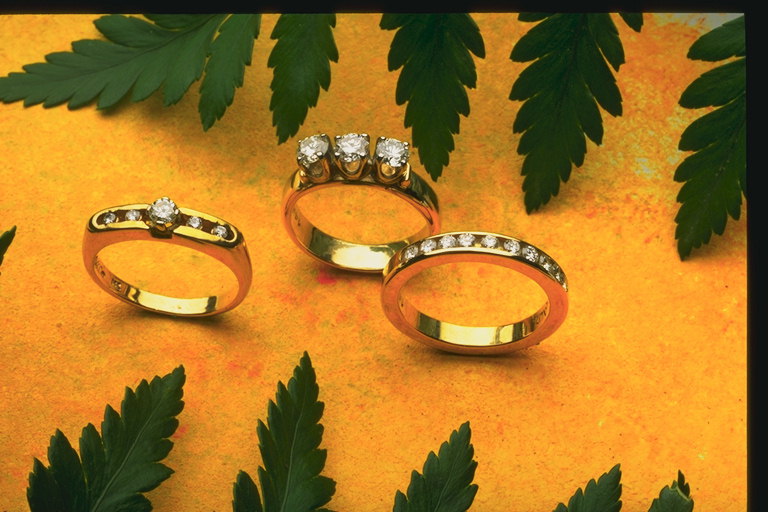 Prsteni s dijamanti male veličine