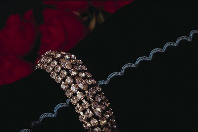 Bracelet với bốn hàng của đá quý
