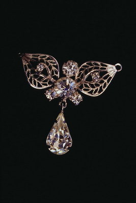Brooch with clear stones