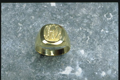 Seal met een licht metaal, het materiaal met gouden letters in het midden