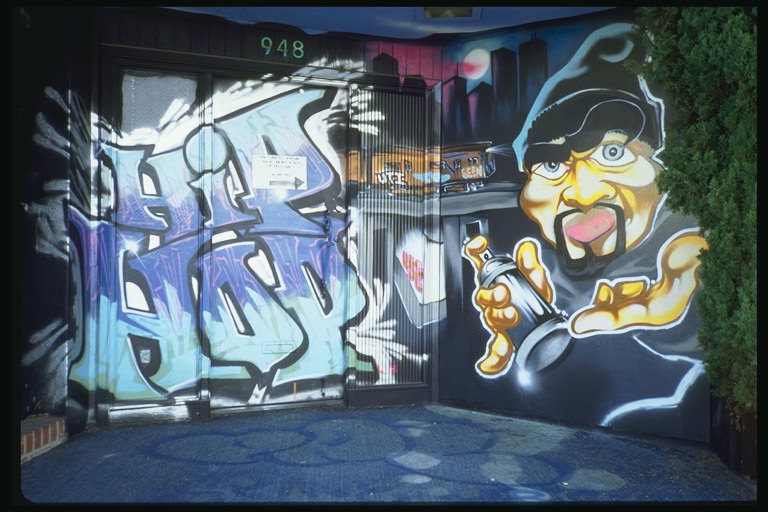 Картина рисунка графити и человека пишущего графити