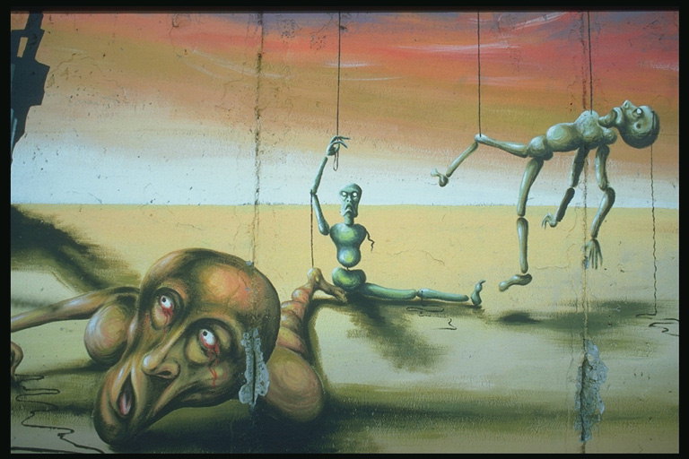 Фреска с изображением марионеток
