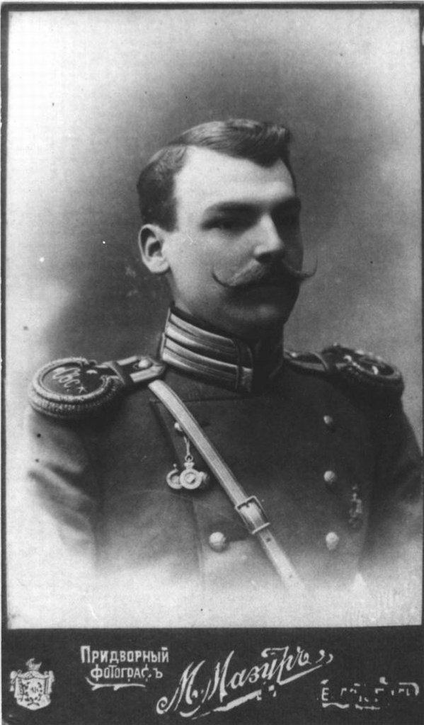 Офицер царской армии на фотографии придворного фотографа с подписью