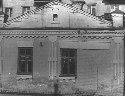 murowany budynek przetrwał bombardowanie Fotografii w wojnie