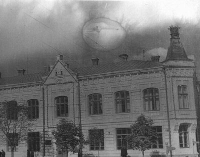 Bilde av skumring over bygningen i hjertet av hovedstaden