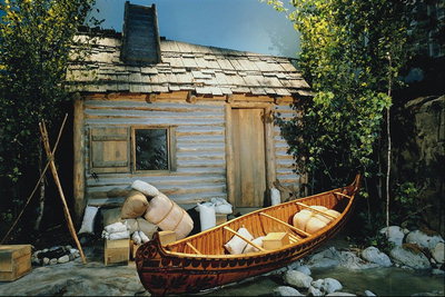 Composizione. Casa in legno. Una barca con le cose