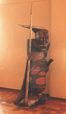 गार्ड भाला व तलवार के साथ