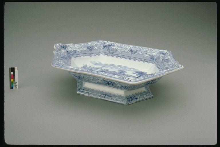 Plate on stand