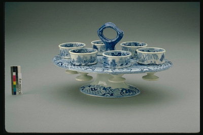 Goblets med keramik på piedestal