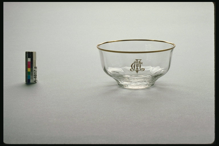 Els plats de vidre amb vora d\'or