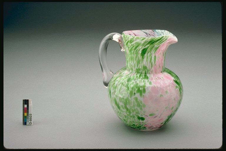 Jar di hijau muda, warna pink