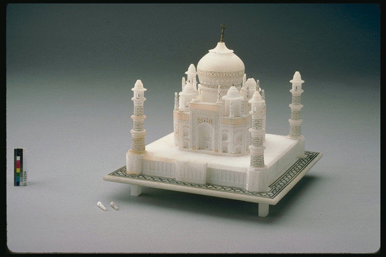 Taji Mahal s bielym non-transparentný materiál