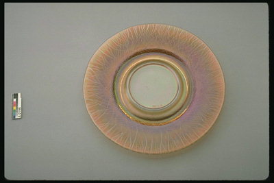 Plate with orange and pink tones of the glass