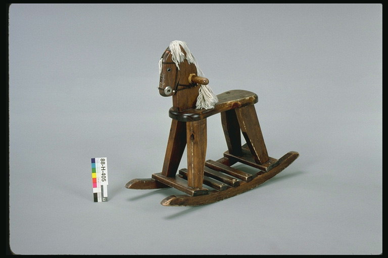 लकड़ी के कमाल की कुर्सी
