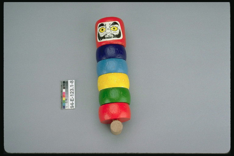 Игрушка для детей младшого возраста. Разноцветные шарики