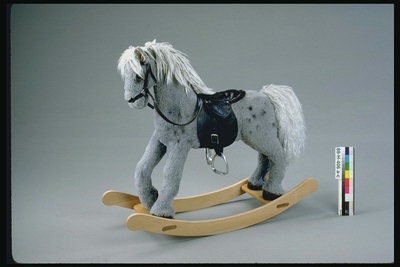 子供のおもちゃ。 馬のロッキングチェア