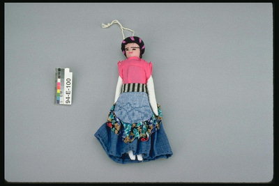 Doll gjorda av tyg på en sladd