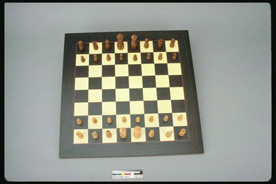 Junta y de ajedrez de madera