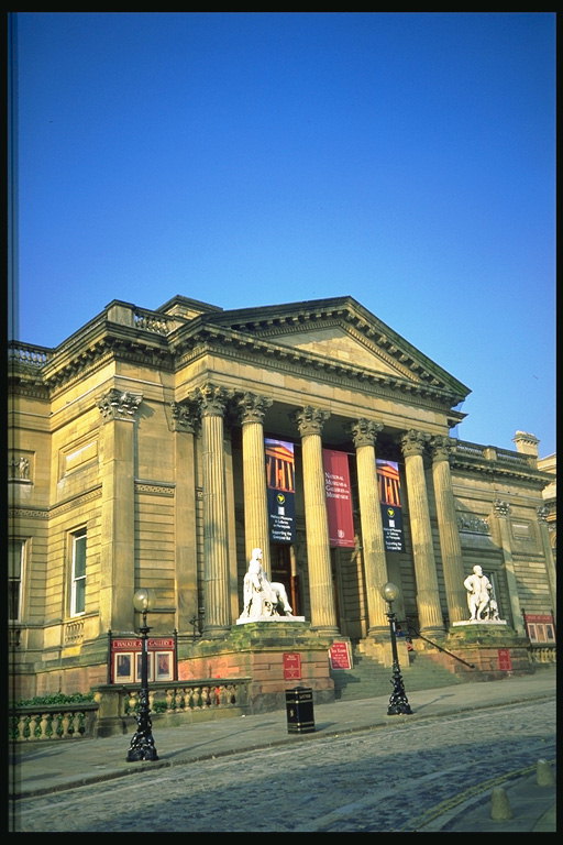 Opera Hall. Byggnad med kolonner
