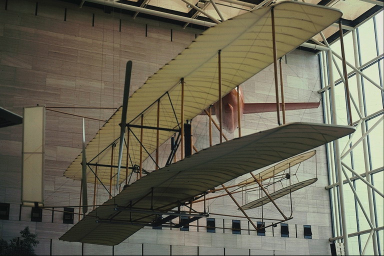 De vleugels van het eerste vliegtuig