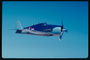 Самолет в голубом небе