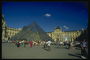 Frankrijk. Piramide van glas. Toegang tot het Louvre