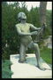 Статуя обнаженого мужчины