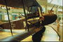 Ang unang modelo ng sasakyang panghimpapawid. Airplane sa kayumanggi