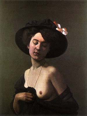 En kvinne i en svart cap