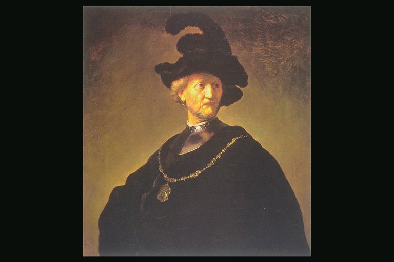 Seorang laki-laki di topi dengan bulu