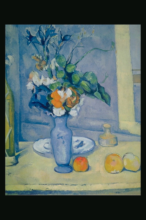 Vaza s cvetjem na mizi