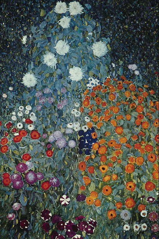 Gėlės įvairių spalvų namuose