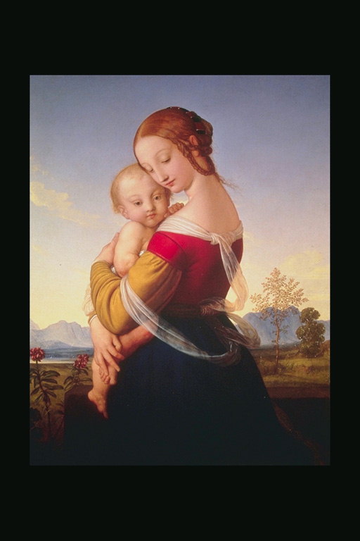 الأم مع الطفل في ذراعيها