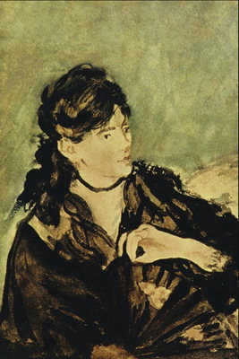 En kvinne i en mørk-brun kjole med et bånd rundt hans hals