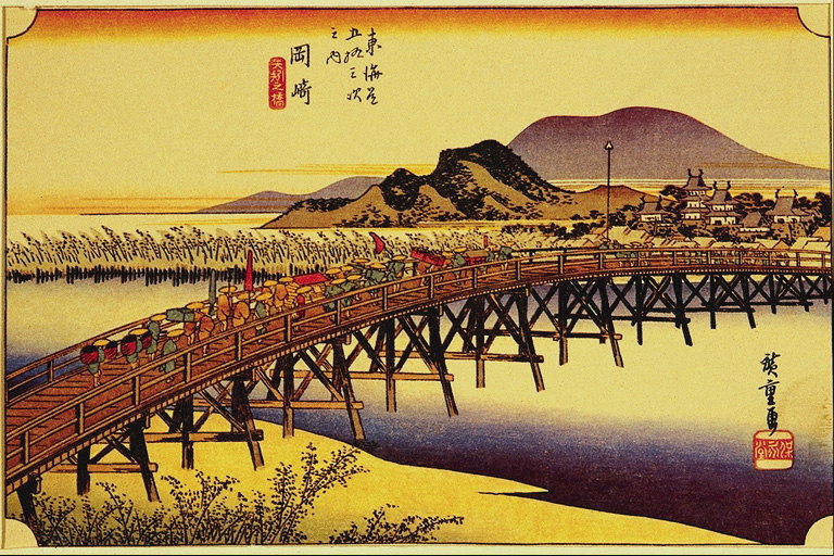 По мосту через річку