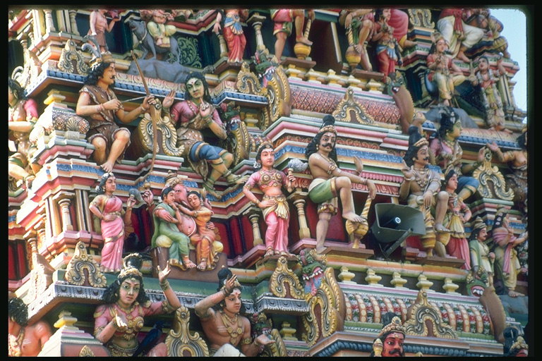 Estatuas en el color, la imagen de puntos de vista religiosos